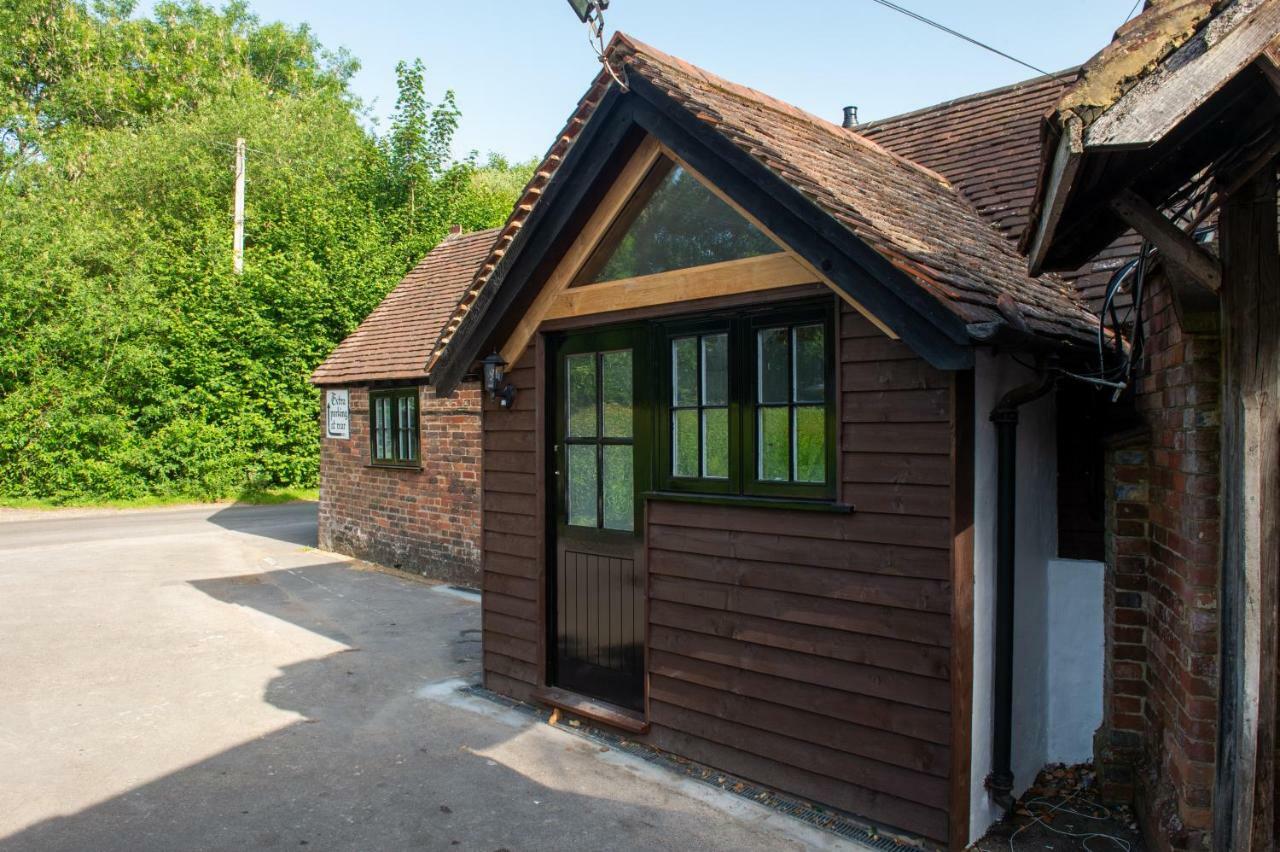 The Withies Inn Godalming Εξωτερικό φωτογραφία
